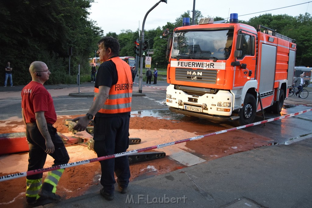 TLF 4 umgestuerzt Koeln Bocklemuend Ollenhauer Ring Militaerringstr P202.JPG - Miklos Laubert